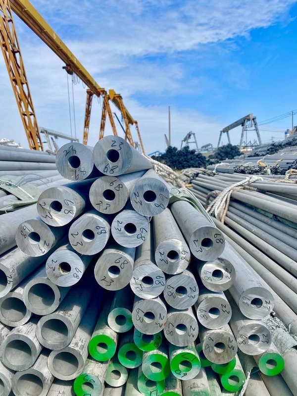 ASTM A554 201 الأنبوب المطاوئ من الفولاذ المقاوم للصدأ مع سطح متطابق للزخرف والصناعة